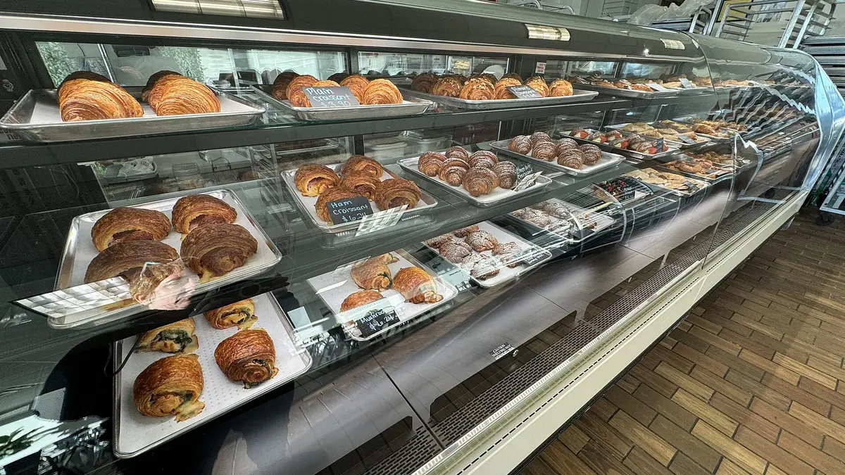 RF Cafe & Patisserie – patisserie in Curry Mile, Manchester